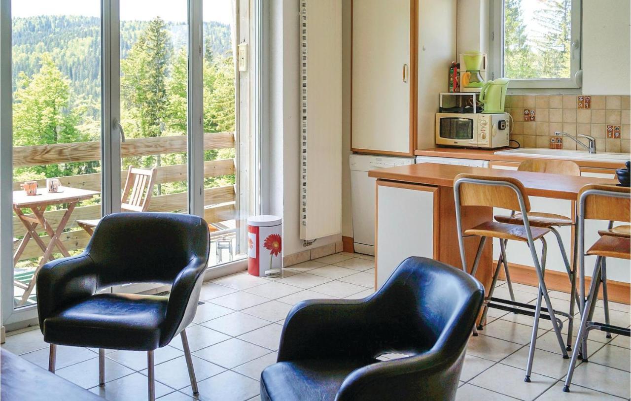 Cozy Apartment In Premanon With Kitchenette Экстерьер фото